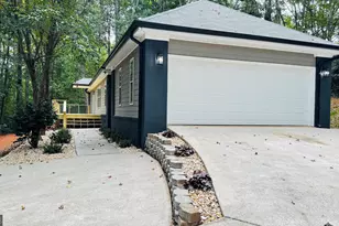 77 Lakeview Ct, Jefferson, GA 30549 - Photo 1