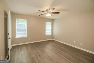 8303 Lakeview Dr SW, Covington, GA 30014 - Photo 9