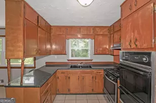 2135 Kilarney Rd, Decatur, GA 30032 - Photo 7