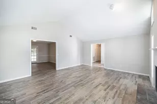 221 Gilchrist Dr, Warner Robins, GA 31093 - Photo 7