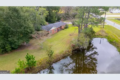 537 City Circle, Baxley, GA 31513 - Photo 9