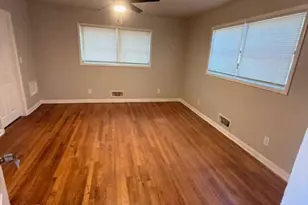 2439 Plantation Dr, East Point, GA 30344 - Photo 3