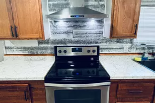 211 Lakeview Dr, Sandersville, GA 31082 - Photo 7