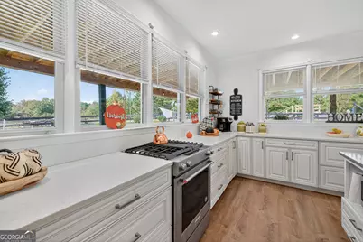 402 Savannah Drive, Mansfield, GA 30055 - Photo 9