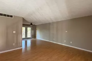 10415 Plantation Bridge Dr, Alpharetta, GA 30022 - Photo 3