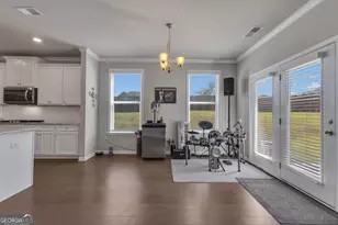 200 Darien Dr, Senoia, GA 30276 - Photo 9