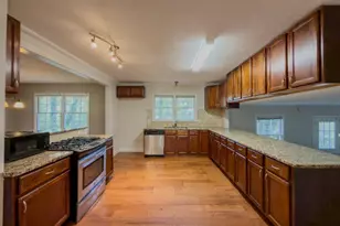 518 Barbashela Cir, Stone Mountain, GA 30088 - Photo 3