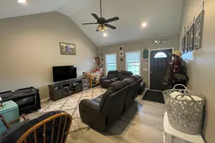 823 N Main St, Statesboro, GA 30458 - Photo 7