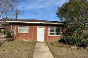 465 Cedar St, Metter, GA 30439 - Photo 1