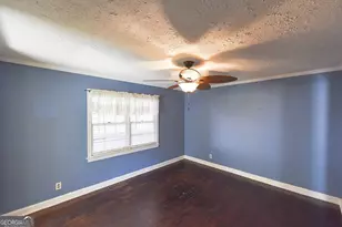 3049 Cloverhurst Dr, East Point, GA 30344 - Photo 5