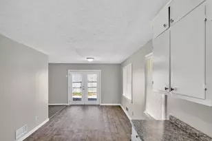 2401 Dawn Ct, Decatur, GA 30032 - Photo 5