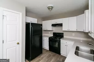 7550 Sugarcreek Dr, Riverdale, GA 30296 - Photo 9