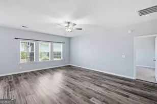 217 Brightleaf Cir, Hinesville, GA 31313 - Photo 9