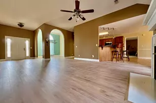 124 Lake Lillian Dr, Perry, GA 31069 - Photo 5