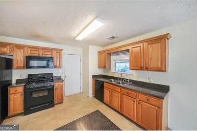 9886 Vista Circle, Union City, GA 30291 - Photo 9