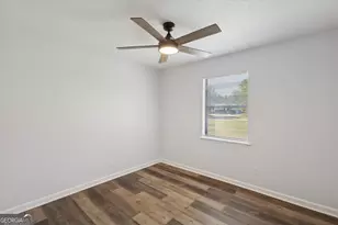 186 Community Cir, Jesup, GA 31545 - Photo 9