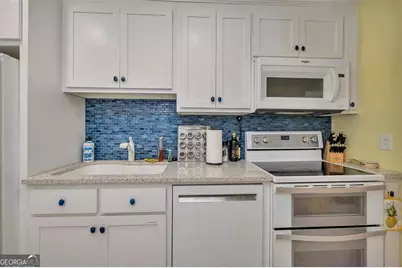 548 Oglethorpe Avenue #11, Saint Simons, GA 31522 - Photo 3