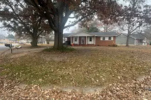 300 Meadowridge Dr, Warner Robins, GA 31093 - Photo 1