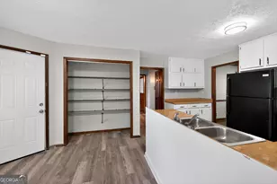 1378 Stoneleigh Hill Rd, Lithonia, GA 30058 - Photo 7