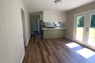 195 Hollywood Ave, Jesup, GA 31545 - Photo 11