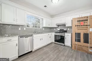 273 Martin Dr, Jonesboro, GA 30238 - Photo 3