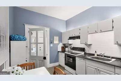 534 E Waldburg Street, Savannah, GA 31401 - Photo 13