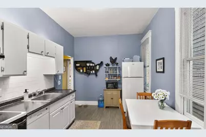 534 E Waldburg Street, Savannah, GA 31401 - Photo 15