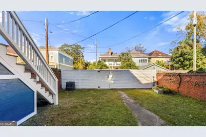 534 E Waldburg Street, Savannah, GA 31401 - Photo 17