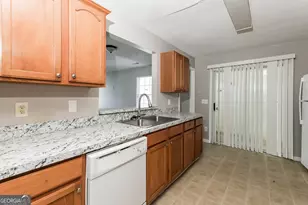 6233 Hickory Ln Cir, Union City, GA 30291 - Photo 7