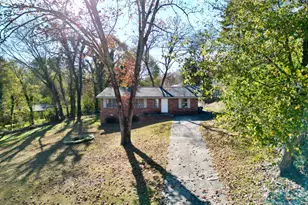 38 Parkwood Cir NE, Rome, GA 30161 - Photo 3