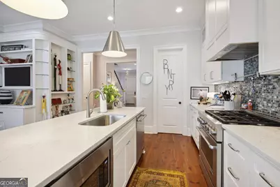 318 E Hall Street, Savannah, GA 31401 - Photo 13