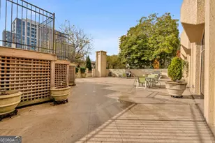 2479 Peachtree Rd NE, Atlanta, GA 30305 - Photo 29