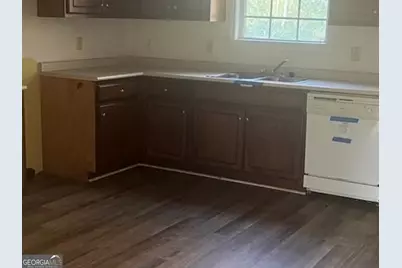 562 Maurice Drive, Swainsboro, GA 30401 - Photo 5