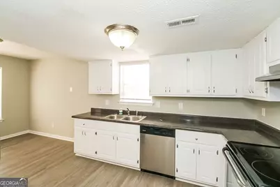 1579 Isleworth Circle, College Park, GA 30349 - Photo 9