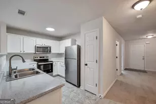 6338 Hickory Ln Cir, Union City, GA 30291 - Photo 9