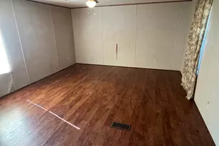 727 W 3rd St, Woodbine, GA 31569 - Photo 3