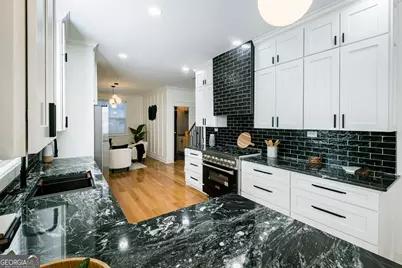 209 E Derenne Avenue, Savannah, GA 31405 - Photo 13