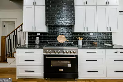 209 E Derenne Avenue, Savannah, GA 31405 - Photo 15