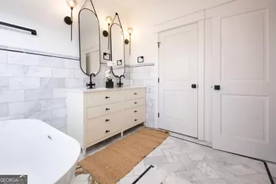 209 E Derenne Avenue, Savannah, GA 31405 - Photo 21