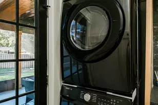 209 E Derenne Ave, Savannah, GA 31405 - Photo 27