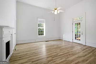 42 S Hunter Street, Senoia, GA 30276 - Photo 9