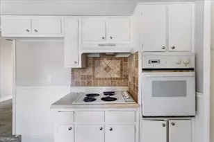 1999 Lindsey Ln, Decatur, GA 30035 - Photo 11