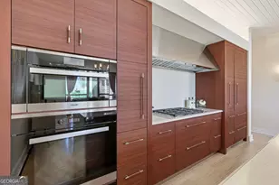 300 Bull St, Savannah, GA 31401 - Photo 31