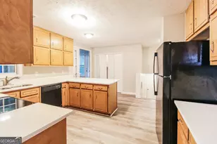 109 Hayes Cir, Rex, GA 30273 - Photo 5