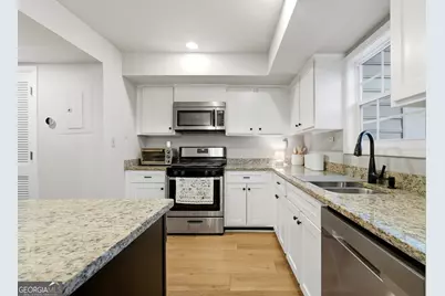 645 Anderson Walk, Marietta, GA 30062 - Photo 9