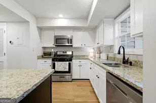 645 Anderson Walk, Marietta, GA 30062 - Photo 9