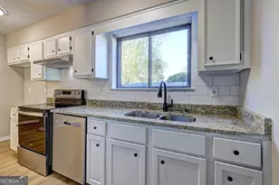 288 Country Club Dr, Jonesboro, GA 30238 - Photo 7