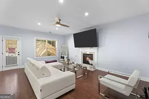 2040 Harvest Ridge Cir NE, Buford, GA 30519 - Photo 9