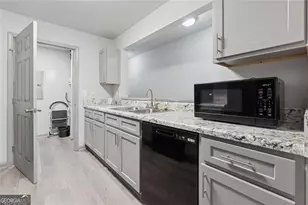 3102 Fairington Village Dr, Lithonia, GA 30038 - Photo 13