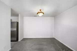 3217 Fairington Dr, Lithonia, GA 30038 - Photo 9